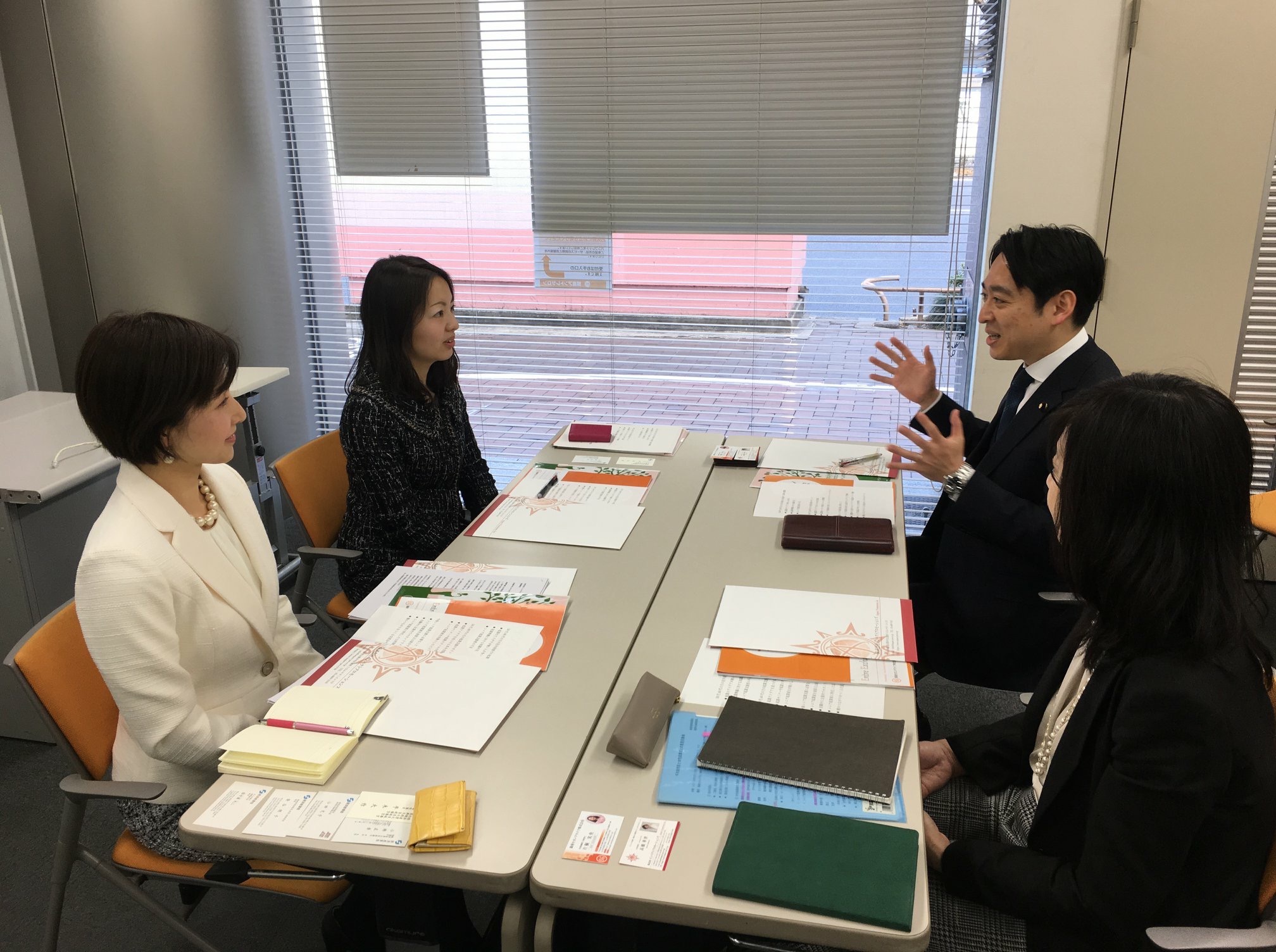 平木大作政務官と起業家による意見交換の様子｜株式会社インパクトプロモーションズ代表 赤嶺華世